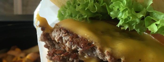 The Real Burger is one of Lieux sauvegardés par Queen.