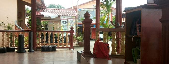 Sekolah Menengah Kebangsaan Ajil is one of Learning Centres, MY #1.