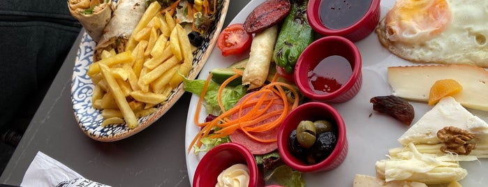 İstanbul Yeditepe Teras Cafe Restaurant Nargile is one of RAMOREA.