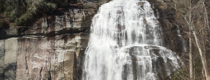 Rainbow falls is one of Best Waterfalls in North Carolina.