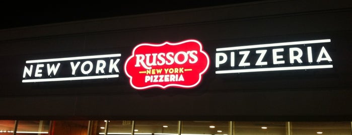 Russo's New York Pizzeria is one of Tempat yang Disukai Andy.
