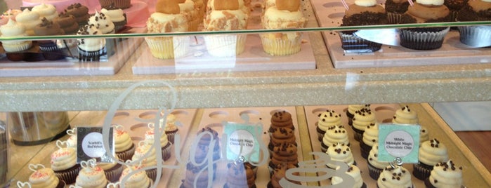 Gigi's Cupcakes is one of Lugares favoritos de Amy.
