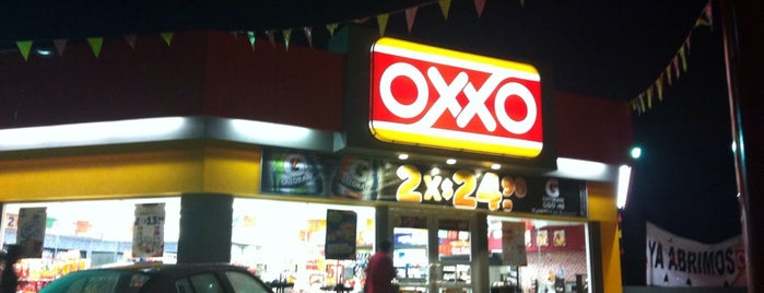 OXXO Politécnica is one of สถานที่ที่ Liliana ถูกใจ.