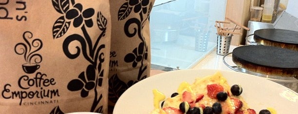 Buona Terra: Gelato - Macarons - Crepes is one of สถานที่ที่บันทึกไว้ของ Matt.