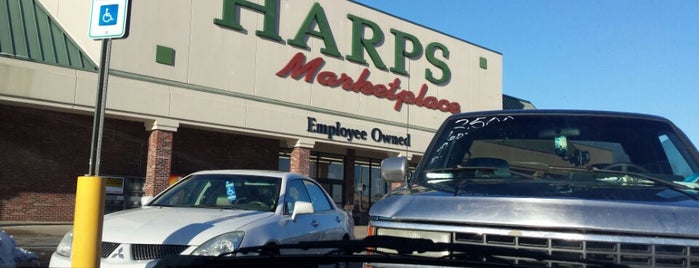 Harps Food Store is one of Lugares favoritos de Thomas.