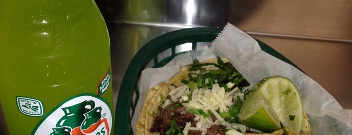 Paco's Tacos is one of Lugares favoritos de Julio.