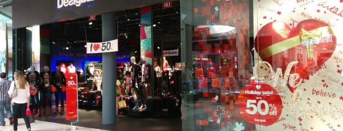 Desigual Aventura Mall is one of Posti che sono piaciuti a Christopher.