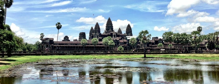 Angkor Wat (អង្គរវត្ត) is one of sonhando com a lua de mel.