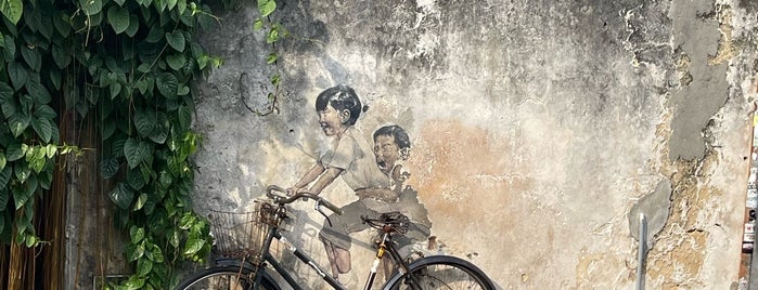 Penang Street Art : Boy and Girl Want Pau is one of Penang hotspots.