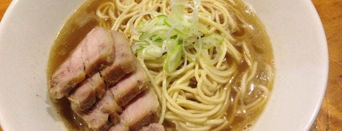 自家製麺 伊藤 is one of 「ミシュランガイド東京2015」のビブグルマン部門に掲載されたラーメン店.