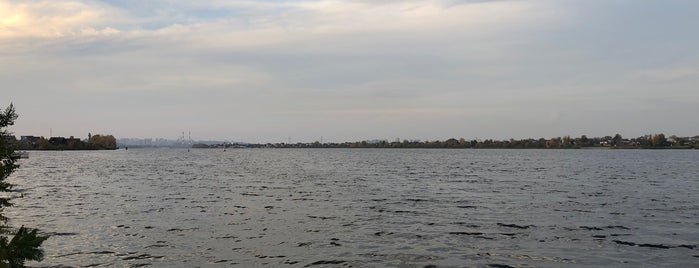 Пляж Дніпровська Рівєра is one of вода.