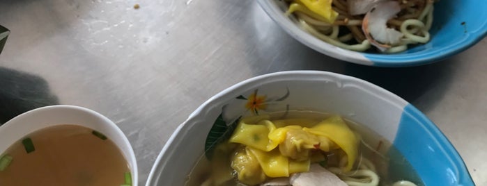 หมี่สมจิตต์ (Somchit Hokkien Noodle) is one of ภูเกต.