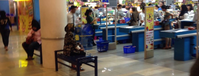 hypermart is one of Anggi's place.