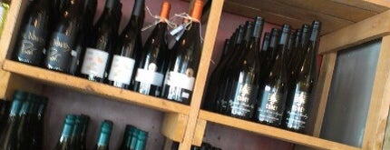 Martinborough Wine Centre is one of Lugares favoritos de Trevor.