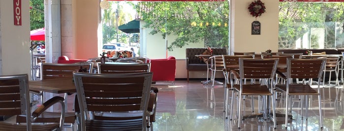 illy Cafe is one of Cafeterías y Café en Cuernavaca.