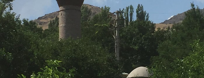 Behramşah Camii is one of สถานที่ที่ murat alper ถูกใจ.