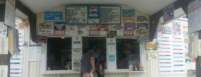 Krispy Cones Soft Serve Ice Cream is one of สถานที่ที่ Anca ถูกใจ.