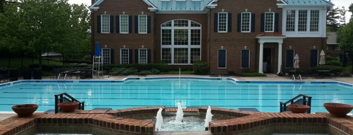 Fairfax Square Pool is one of Locais curtidos por Mesha.