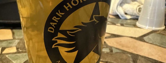 Dark Horse Brewing Co. is one of Lieux qui ont plu à Jamie.