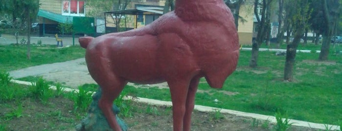 Скульптура оленя is one of Lieux sauvegardés par Alexey.