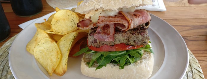 Santo Burga is one of Peq. Alm. & Lanche (Grande Porto).