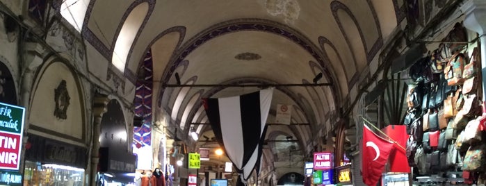 Grand bazar is one of Lieux qui ont plu à Hasan Basri.