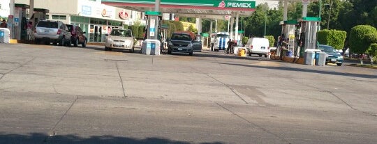 Gasolinera Pemex is one of Locais curtidos por Susana.