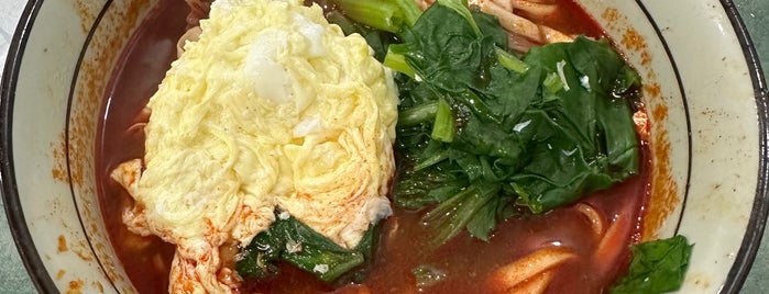 老王牛肉麵 is one of Beef Noodles.