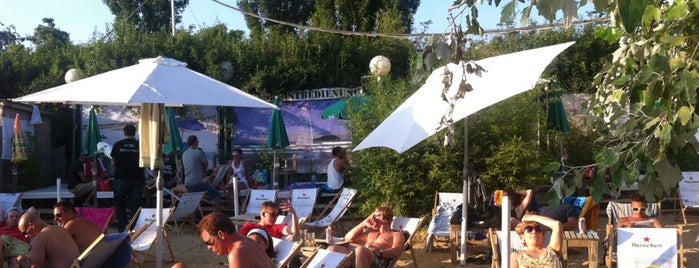 Vienna City Beach Club is one of Sommer, Sonne, draußen sitzen :).
