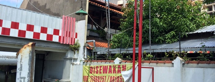 Ayam goreng Mama is one of Closed or Renovation.