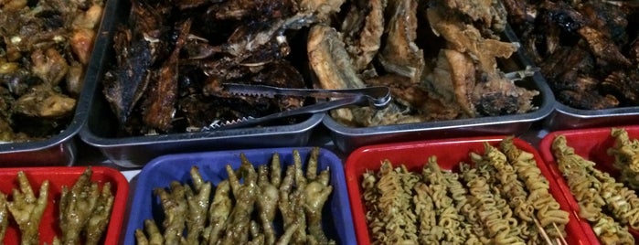 Warung Ponorogo SS is one of Surabaya Foodies.