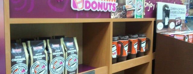 Dunkin' is one of Lieux qui ont plu à Joe.