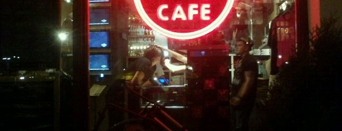 Hard Rock Cafe Kraków is one of สถานที่ที่ Eric ถูกใจ.