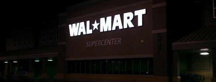 Walmart Supercenter is one of สถานที่ที่ Mike ถูกใจ.