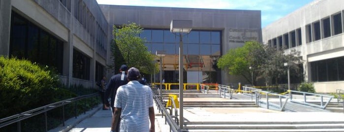 Bridgeview Cook County Court House is one of Dan'ın Beğendiği Mekanlar.