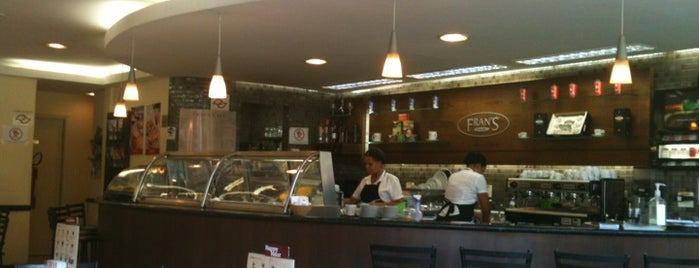 Fran's Café is one of Novidades.