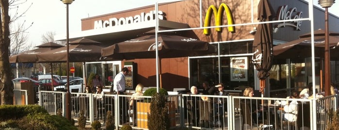 McDonald's is one of Tempat yang Disukai Davor.