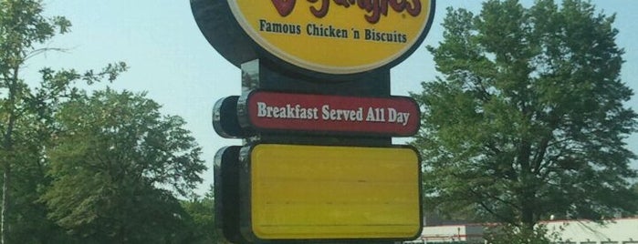 Bojangles' Famous Chicken 'n Biscuits is one of Mrs 님이 좋아한 장소.