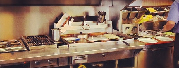 Waffle House is one of Orte, die Jun gefallen.