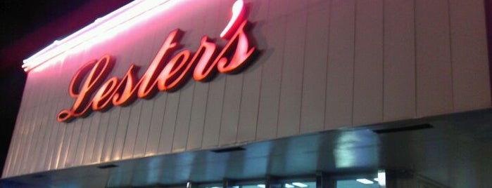 Lester's Diner is one of Tempat yang Disukai Lynn.