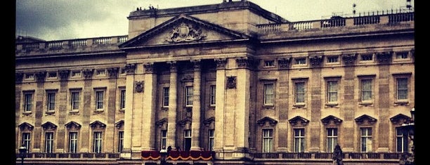 Buckingham Palace is one of wonders of the world.