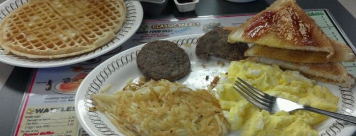Waffle House is one of Lugares favoritos de Mike.