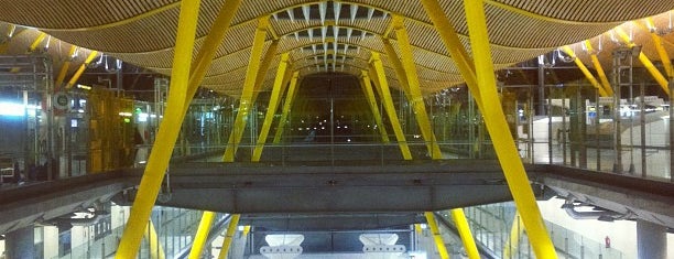 Terminal 4 is one of Aeropuertos y más aeropuertos.