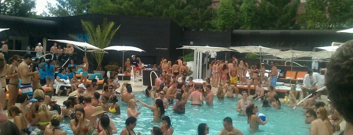 LIQUID Pool Lounge is one of Locais salvos de Nick.