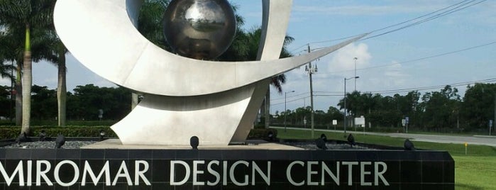 Miromar Design Center is one of Tempat yang Disukai Claes.