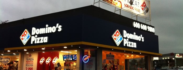 Domino's Pizza is one of Lugares favoritos de Caps.