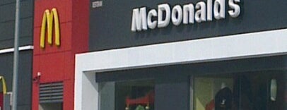 McDonald's & McCafé is one of Lieux qui ont plu à ꌅꁲꉣꂑꌚꁴꁲ꒒.