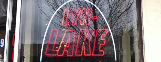 Lyn Lake Barber Shop is one of Orte, die eryn gefallen.