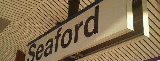 LIRR - Seaford Station is one of Tempat yang Disukai Curt.