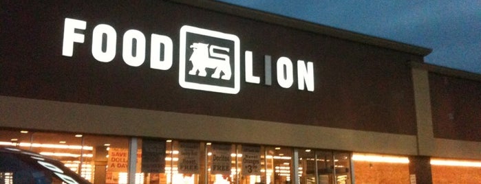 Food Lion Grocery Store is one of Tempat yang Disukai Mike.